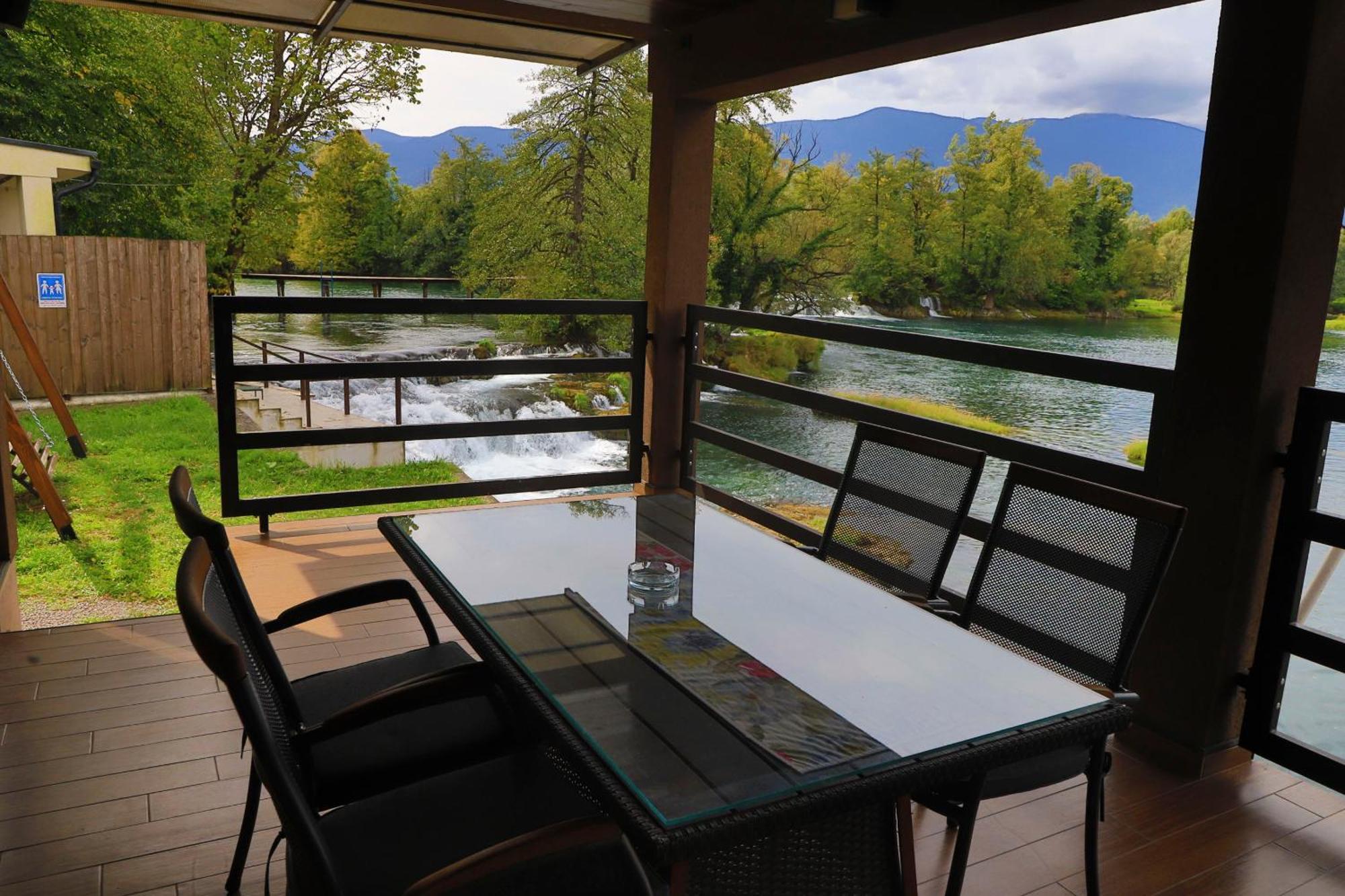 Holiday Homes Pozitiva Bihac Bilik gambar